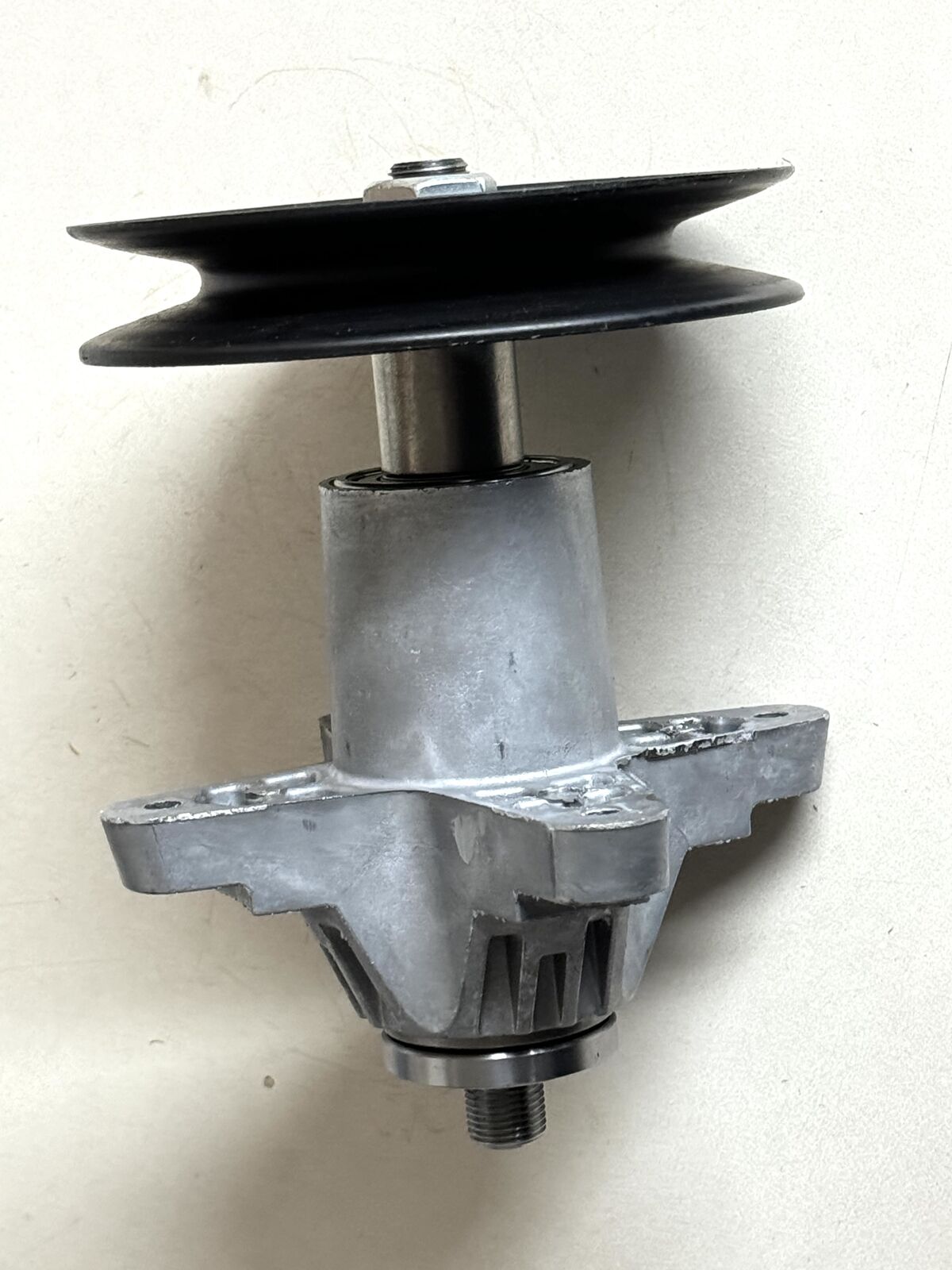 CUB CADET OEM MTD SPINDLE 918-04608A / 918-0671D 54" MANDREL PULLEY ASSEMBLY